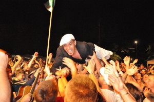 HK & Les Saltimbanks 2012 stage diving